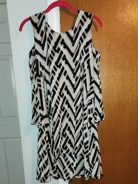 Alfani Black, Beige, and White Geometric Cold-Shoulder Tunic
